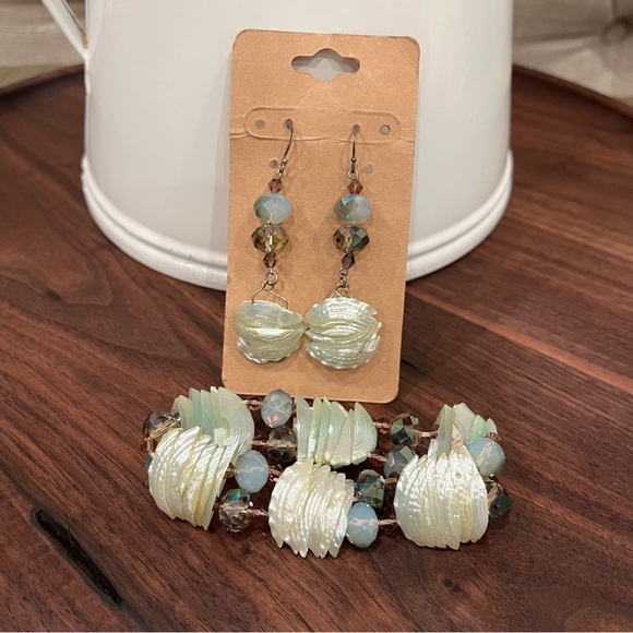 Hand Crafted Pearlescent Seashell & Czech glass bead Earrings/Bracelet Set - Picture 4 of 6